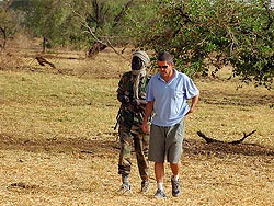 Luis Arranz en África. Foto A. Pérez Henares.