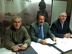  Junta de representantes Atica: de izquierda a derecha Juan Manuel Rodríguez, secretario; Fabián Carbelo, presidente, y Manolo García Arévalo, tesorero.