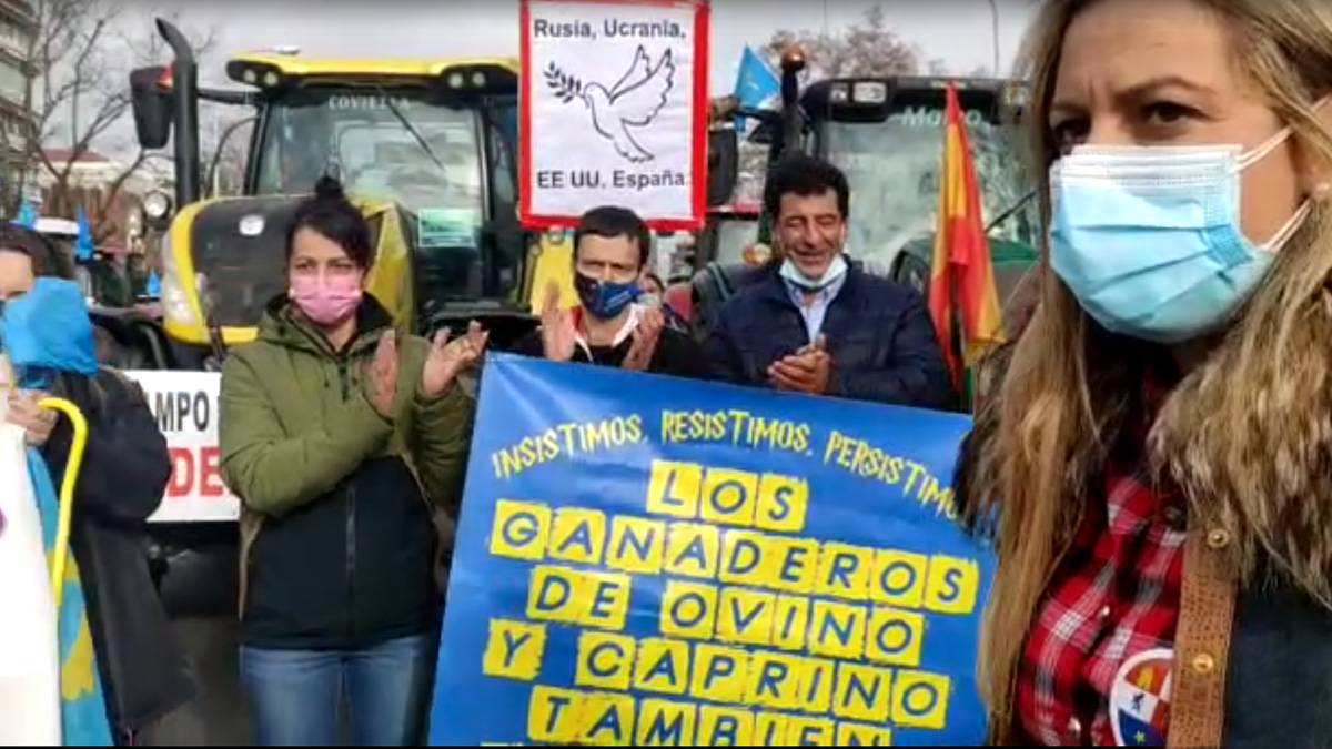   Marta García en la manifestación de Madrid representando a los ganaderos