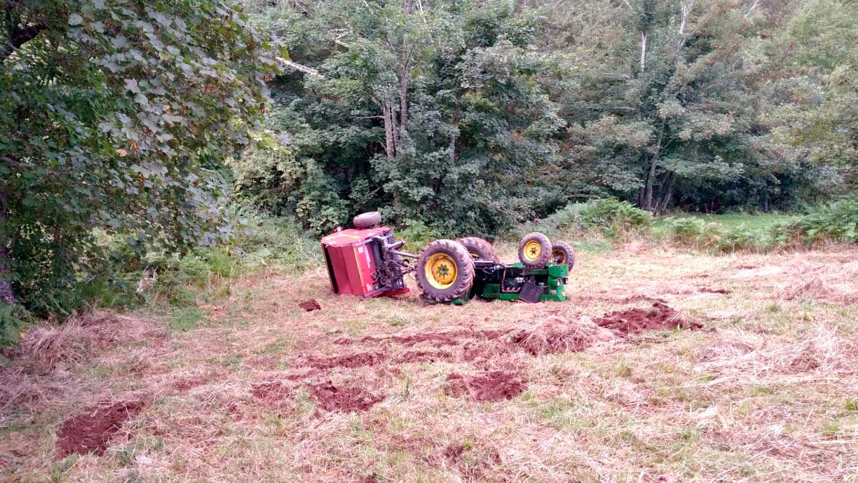  Agricultor muere al volcar su tractor