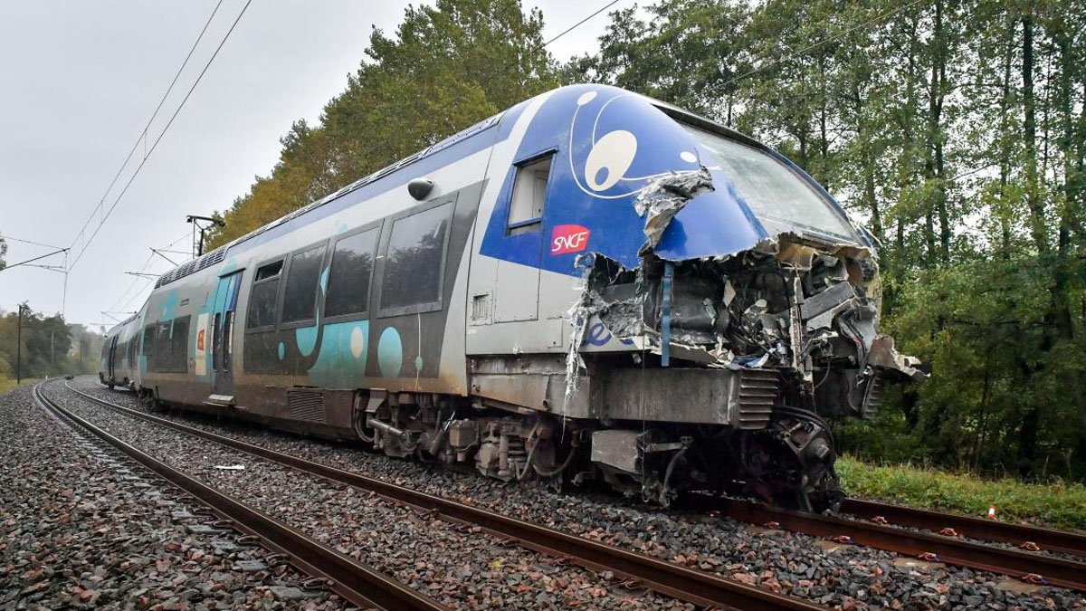  tren destrozado por atropellar jabalí
